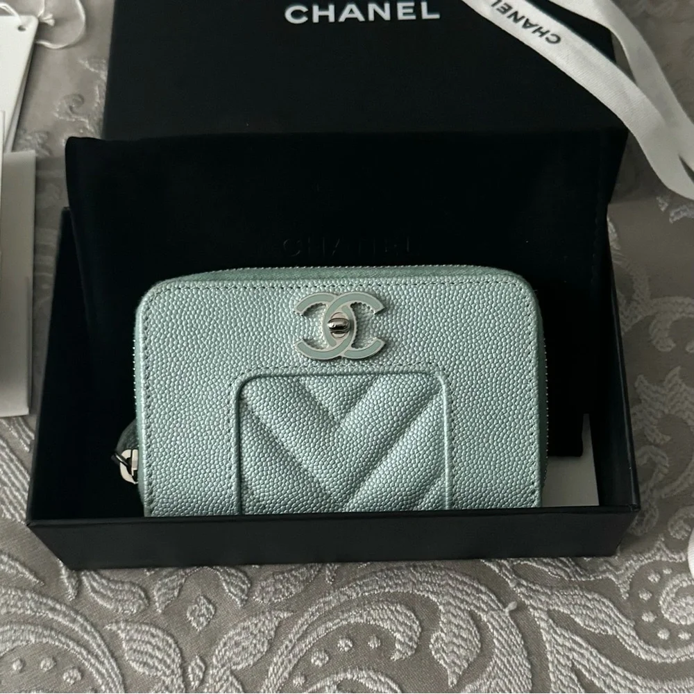 CHANEL Light Blue Leather Zipped Coin Purse (New in Box)